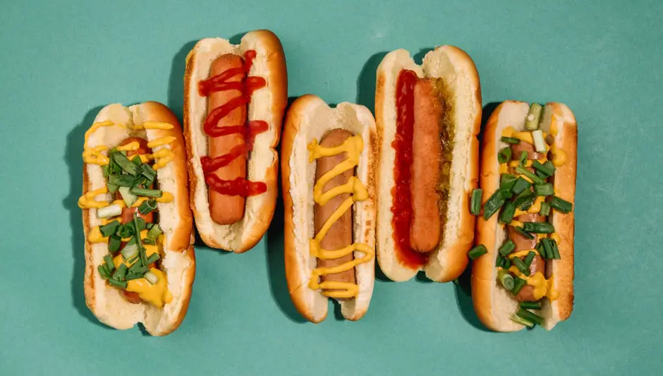 how much protein in a hot dog